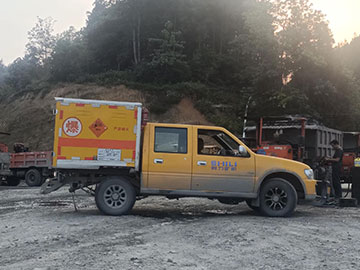 廣西1噸無(wú)軌防爆器材運(yùn)輸車